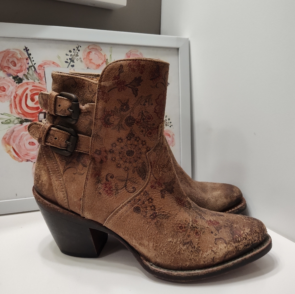 🥰EUC Lucchese Catalina Floral Genuine Leather Distressed Zip Ankle Boots, 7.5